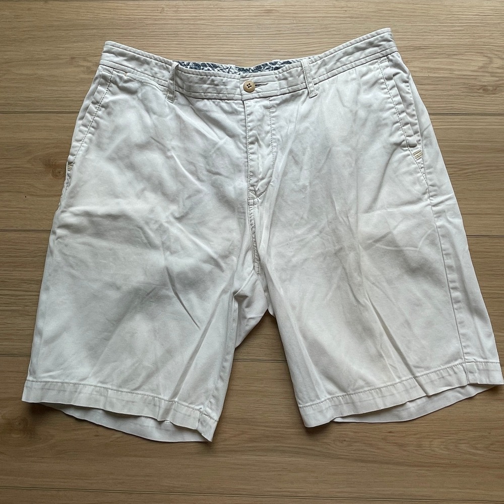 Tommy Bahama Mens White Corduroy Shorts Size 35 Cotton Blend Stretch Marlin Logo